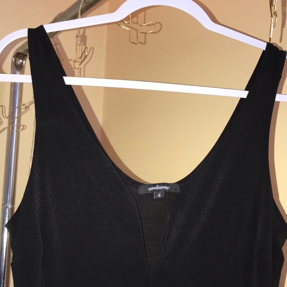 Elegant black jumpsuit with pockets - Picture 2 of 5